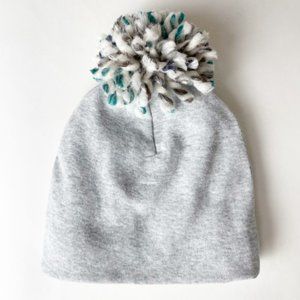 OH BABY Infant 6-18M Medium Yarn Pom Pom Beanie Hat Light Gray Stocking Stuffer